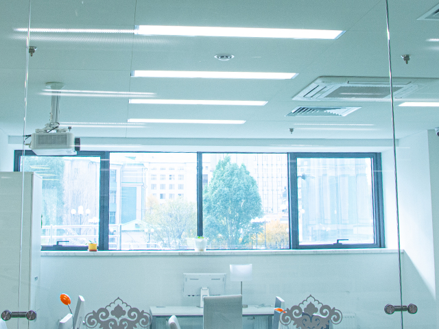 Офисные светильники: как выбрать правильное освещение